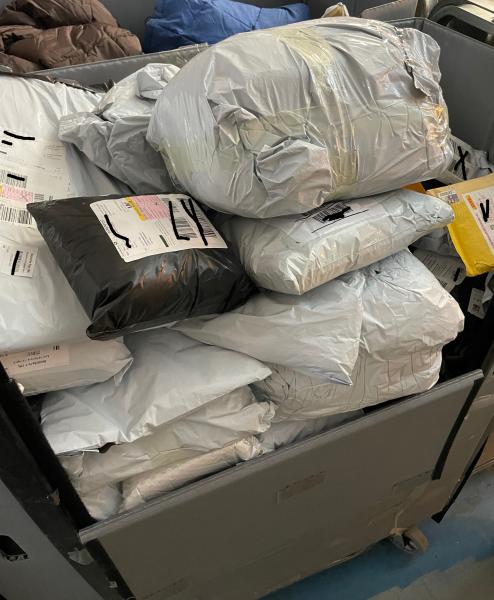 Echte nicht zugestellte DHL, Hermes Retoure - nicht angenommene Pakete, Secretpacks Secret PacksMystery Pakete, ungeöffnete Neuware