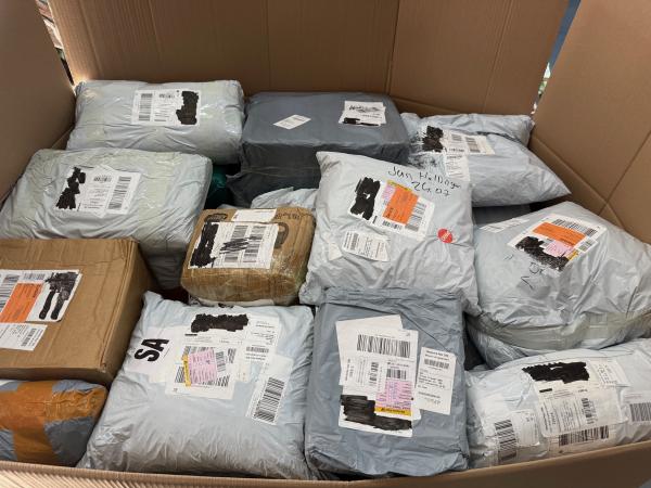 Echte nicht zugestellte DHL Hermes Retoure - nicht angenommene Pakete, Secretpacks Secret Packs Mystery verlorene ungeöffnete Pakete