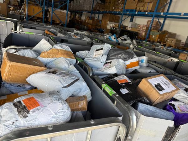 Echte nicht zugestellte DHL Hermes Retoure - nicht angenommene Pakete, Secretpacks Secret Packs Mystery verlorene ungeöffnete Pakete