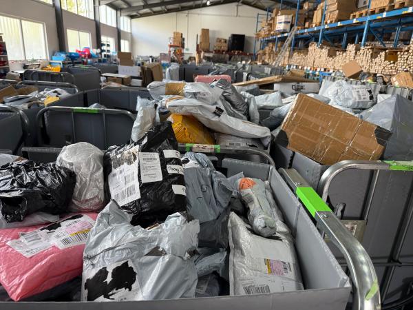 Echte nicht zugestellte DHL Hermes Retoure - nicht angenommene Pakete, Secretpacks Secret Packs Mystery verlorene ungeöffnete Pakete