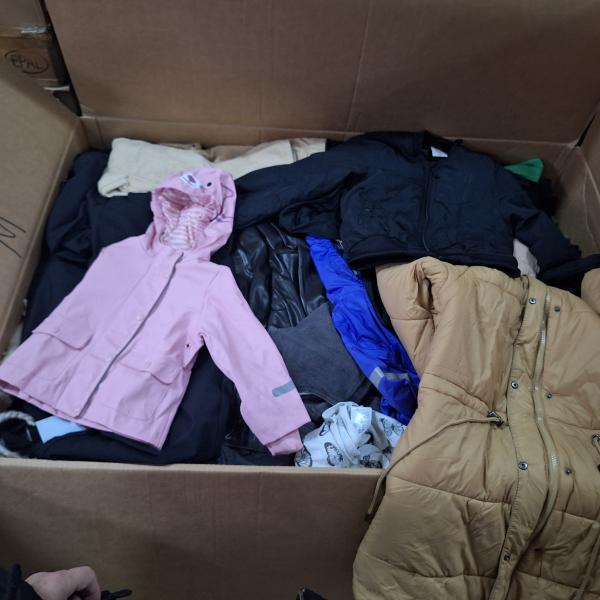 Aktion--nur 3,55 €/kg - Mix Textilien-Herren, Damen und Kinder Bekleidung  