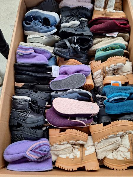 Schuhe - Mixpalette   ca 100 kg Pro Palettenbox