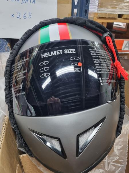 942 Stück Helme Motorradhelme Jethelme Crosshelme Rennhelme Online Preis 109.000 €