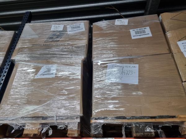 942 Stück Helme Motorradhelme Jethelme Crosshelme Rennhelme Online Preis 109.000 €