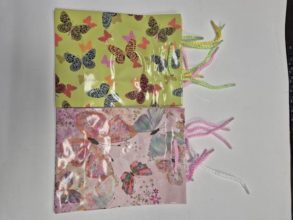 Geschenktragetaschen - Gr&ouml;&szlig;e: 17 x 22 x cm    Motiv: Schmetterling 