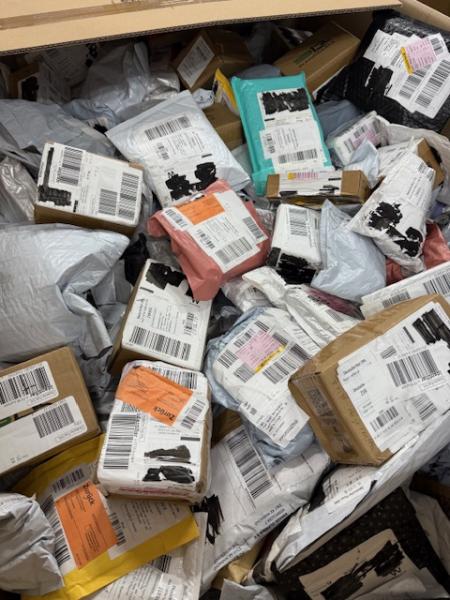 Kleine Secret Packs Mystery Boxen in der Größe S- Echte ungeöffnete Retouren Pakete  für Secretpack Automaten DHL & Hermes Retourenpakete