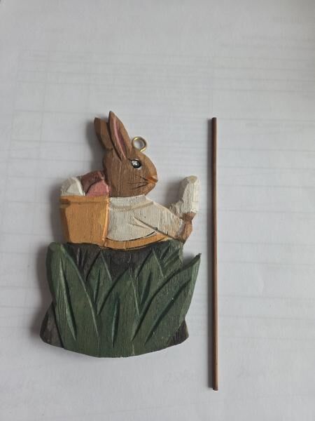 Holzstecker Osterhase mit Öse versch. Motive