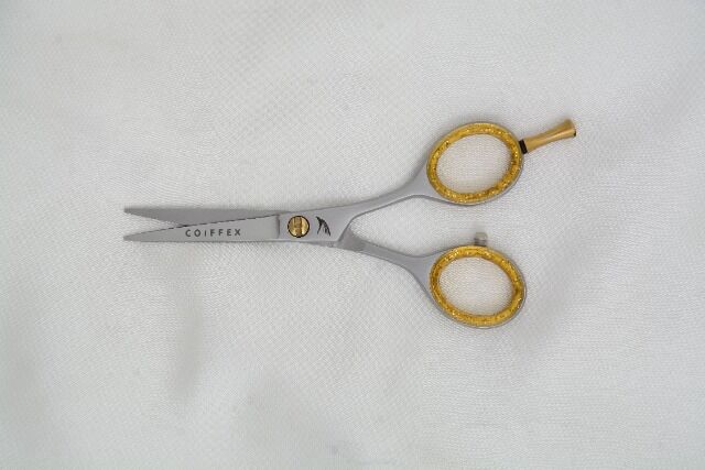 Komplettangebot: 96 Profi-Friseurscheren (4.5 Zoll)