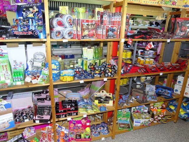 Lagerauflösung Deko- und Bürobedarf gegen Gebot