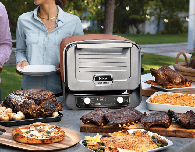 NINJA OO101EU Outdoor Elektro-Ofen mit Smoker – Neuware