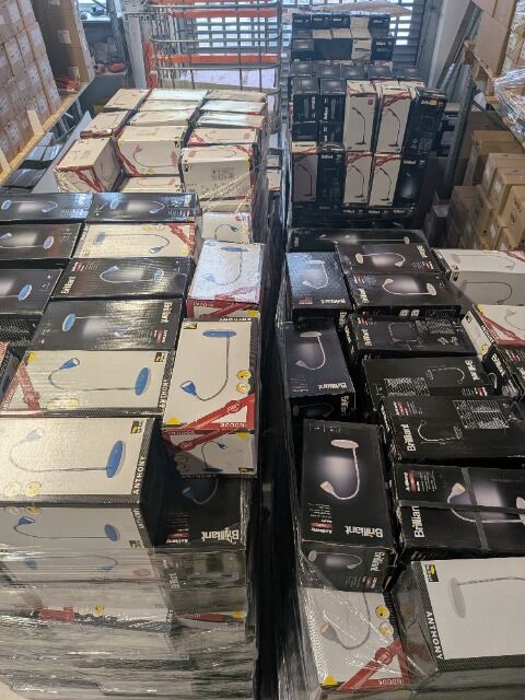 Brilliant Lampen Restposten Paletten UNBENUTZTE WARE Schreibtisch und Stehlampen UVP 10000€