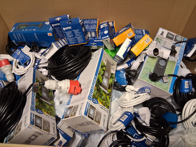 32 Paletten Elektromaterial MIX Knopp, RITTER - Schalter, Stecker, usw.