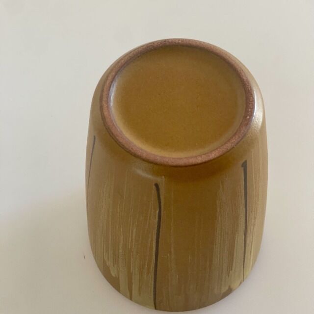 Keramik-Tassen und Becher – ca. 700 Stück gesamt – Gastro matt braun – 1B-Ware