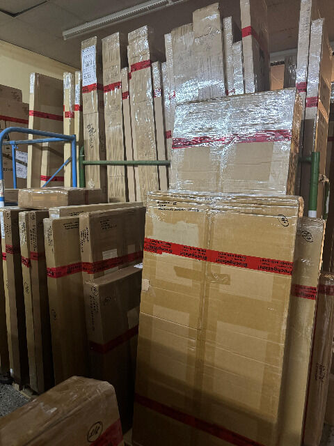 Posten 8 Lademeter diverse Holzmöbel B-Ware Restposten Paketware zu verkaufen