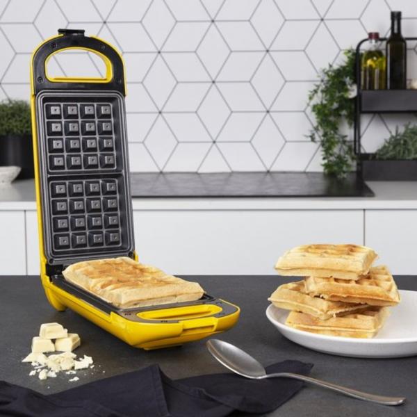 Princess waffle iron Flip yellow 700W