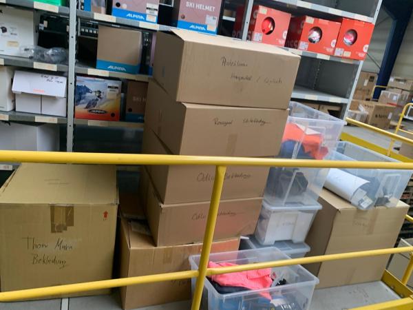 Sportbekleidung & Wintersport Restposten – 1.255 Teile + 187 Skischuhe – hoher VK über 130.000 € – Export / Händlerware