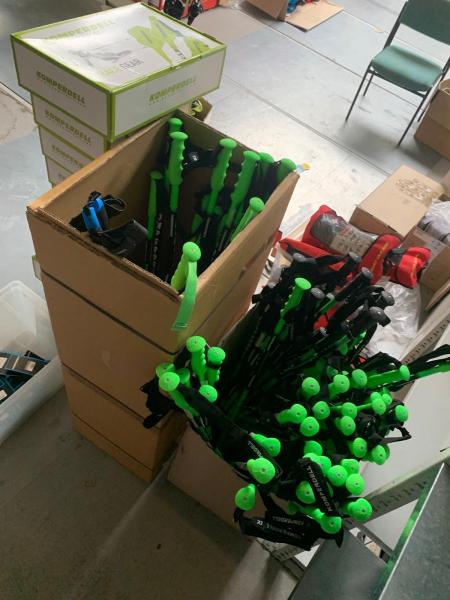 Sportbekleidung & Wintersport Restposten – 1.255 Teile + 187 Skischuhe – hoher VK über 130.000 € – Export / Händlerware