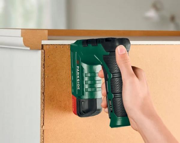 Parkside PAT 4 D6 - Akkubetriebener 4 V Tacker/Nagler, USB-C, mit Klammern und Nägeln, EAN 4335754062445