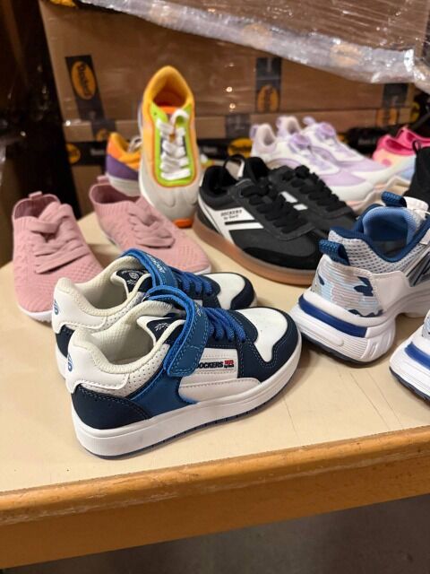7,50 € DOCKERS Kinderschuhe Mix Kategorie A Muster neue Modelle vollständige Größenreihe Lagerware Fotos real Mindestbestellung ab 20 Paar