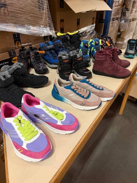 7,50 € Dockers Kinderschuhe Mix, Kategorie A Muster, neue aktuelle Modelle, vollständiger Größenlauf, Fotos entsprechen der Realität