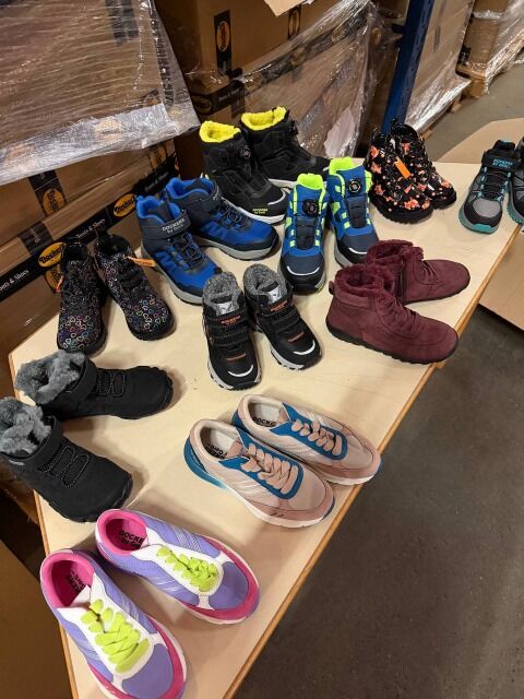 7,50 € Dockers Kinderschuhe Mix, Kategorie A Muster, neue aktuelle Modelle, vollständiger Größenlauf, Fotos entsprechen der Realität