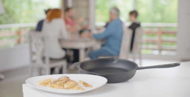 Tefal Gusseisen Pfanne 26 cm emailliert, ideal für gleichmäßiges Braten, robuste Verarbeitung und vielseitige Nutzung im Küchenalltag