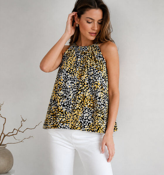 Mix aus Damen-T-Shirts + Blusen