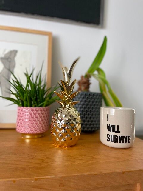 Bloomingville Ananas aus Keramik mit goldfarbener Glasur (1 VE=12 Stück)