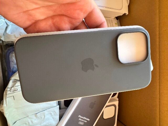 Apple iPhone 16 Pro Max Cases | 46 Stück | Silicone & Clear MagSafe | Ungeprüfte Retouren | B2B
