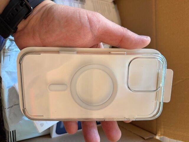 Apple iPhone 16 Pro Max Cases | 46 Stück | Silicone & Clear MagSafe | Ungeprüfte Retouren | B2B