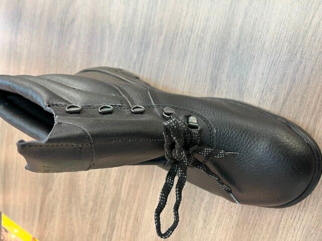Approximately 120 pairs of new (NOS) Bergmann safety shoes—complete lot—€999.00 net