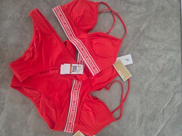300x Damen- & Kinder-Bademode | Flip-Flops | Caps | Sommerhüte