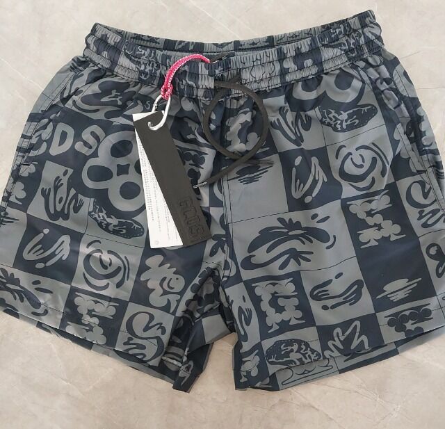 300x Damen- & Kinder-Bademode | Flip-Flops | Caps | Sommerhüte
