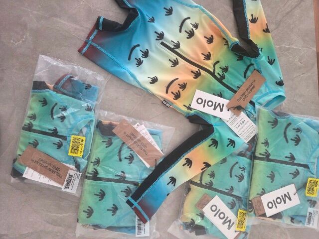 300x Damen- & Kinder-Bademode | Flip-Flops | Caps | Sommerhüte