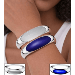 Modischer Calvin Klein Damen Armreif mit oval geformtem Stein Edelstahl-Armband Arm-Schmuck KJ3Q in Silber/Weiß oder Silber/Blau