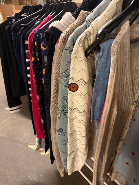 550 € Mix Damenbekleidung Stock, Lot Nr. 10, 100 Stk., Kategorie A, neue Ware, s.Oliver, LASCANA, Buffalo, Herbst/Winter