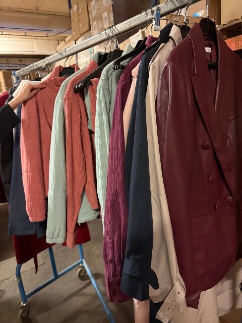 550 € Mix Damenbekleidung Stock, Lot Nr. 10, 100 Stk., Kategorie A, neue Ware, s.Oliver, LASCANA, Buffalo, Herbst/Winter