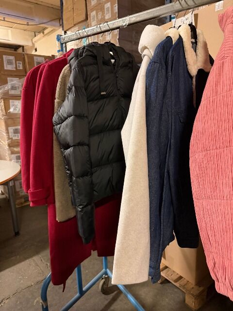 550 € Mix Damenbekleidung Stock, Lot Nr. 10, 100 Stk., Kategorie A, neue Ware, s.Oliver, LASCANA, Buffalo, Herbst/Winter