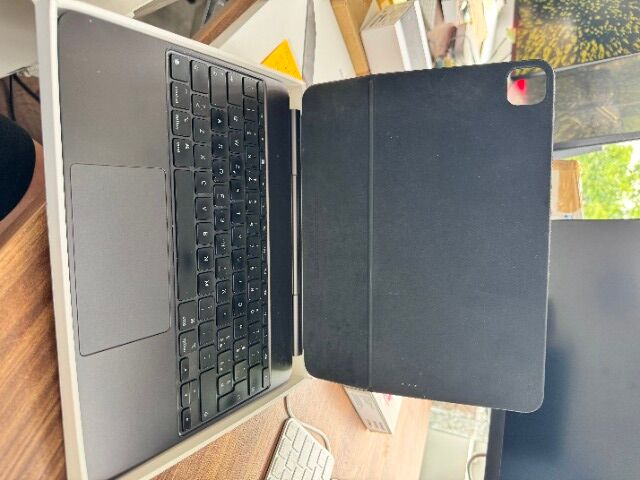 Apple iPad Magic Keyboards & Smart Keyboards – Returned Items