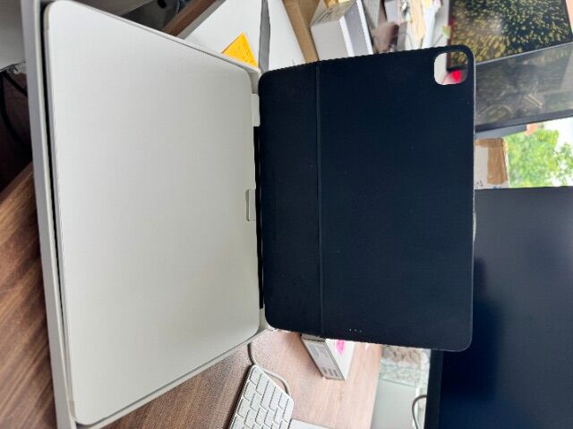 Apple iPad Magic Keyboards & Smart Keyboards – Returned Items