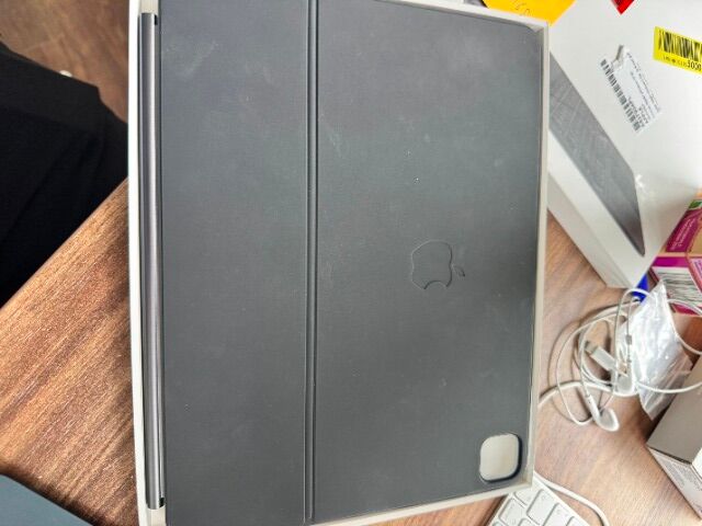 Apple iPad Magic Keyboards & Smart Keyboards – Returned Items