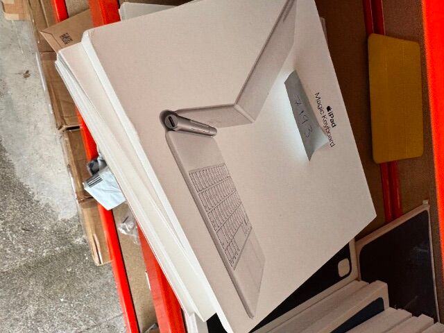 Apple iPad Magic Keyboards & Smart Keyboards – Returned Items