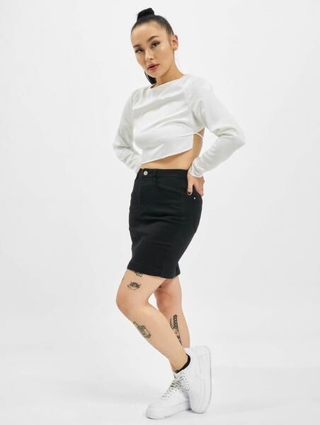 Missguided Crop-Longsleeve mit offenem R&uuml;cken in Wei&szlig;