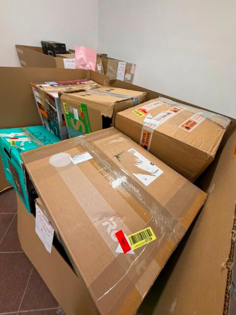 A pallet of electronics for resale - 25% of retail - category B