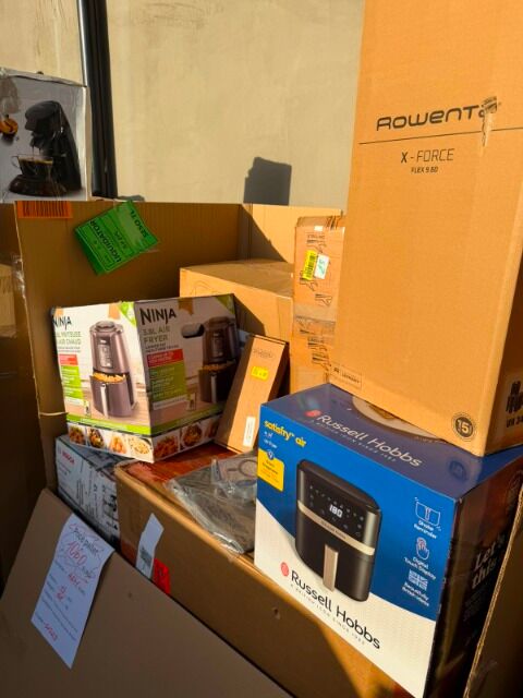Amazon pallet of category B electronics - hot beverage devices, floor care products, kitchen appliances