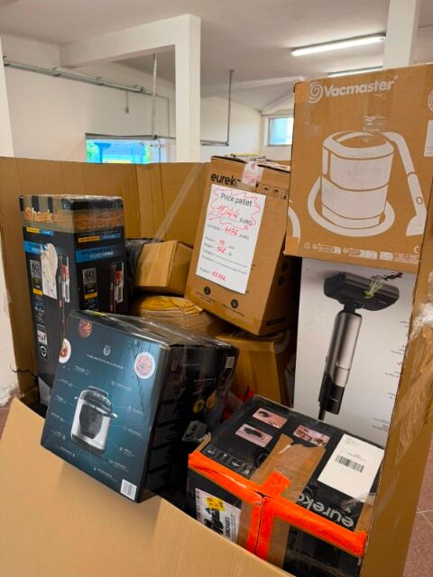 Amazon pallet with electronics, robot vacuum cleaners, coffee machines, and kitchen appliances – a ready-made solution for resale