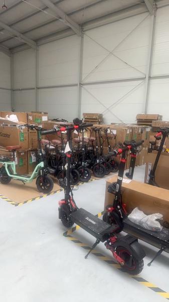 240 Elektrofahrräder und E-Scooter als Gesamtpaket zu verkaufen