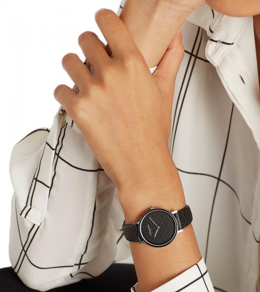 Pierre Cardin Damen Armband-Uhr mit Marken-K&uuml;rzel-Print analoge Quarz-Uhr mit Leder-Armband 3ATM 31mm CBV.1502 Schwarz/Silber