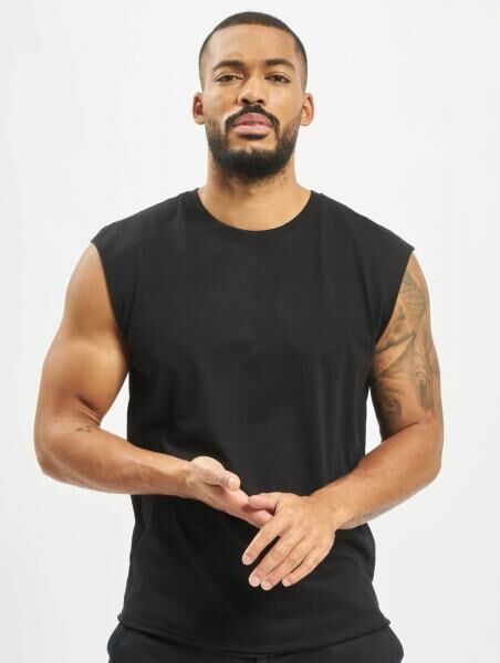 sportliches URBAN CLASSICS Herren T-Shirt 180 g/m&sup2; mit Baumwolle Schwarz