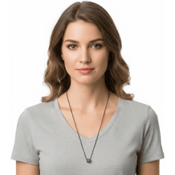 Calvin Klein Rocking Damen Halskette mit Swarovski-Steinen Mode-Schmuck mit fest angebrachtem Würfel-Anhänger KJ9CJN140100 Dunkelgrau